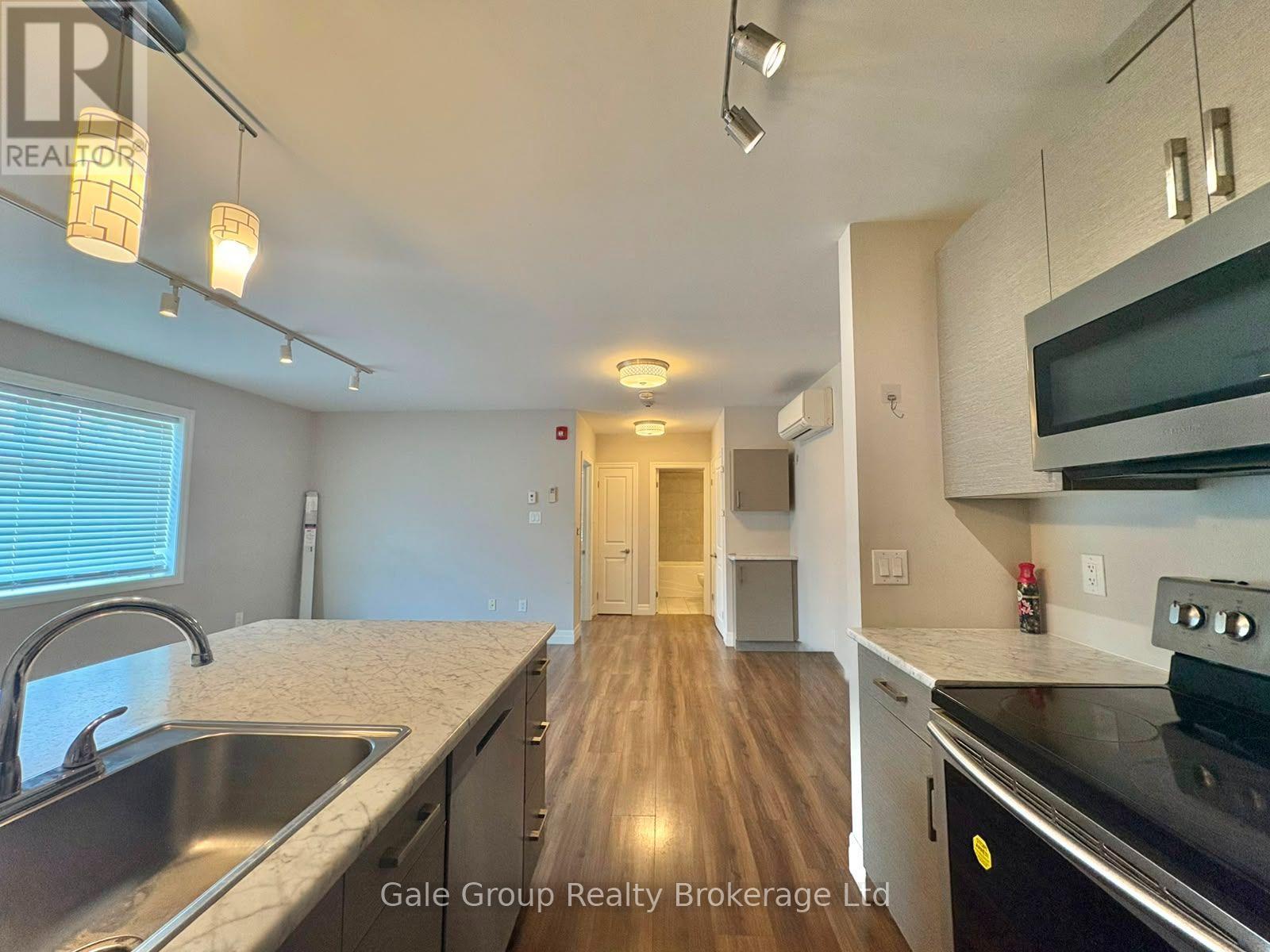 201 - 5 Paisley Boulevard E, Mississauga, Ontario  L6A 1P3 - Photo 3 - W13658066