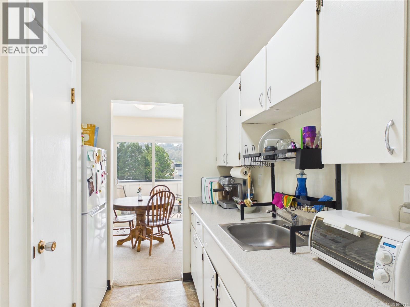 302 3880 Shelbourne St, Victoria, British Columbia  V8P 4H7 - Photo 11 - 1044931