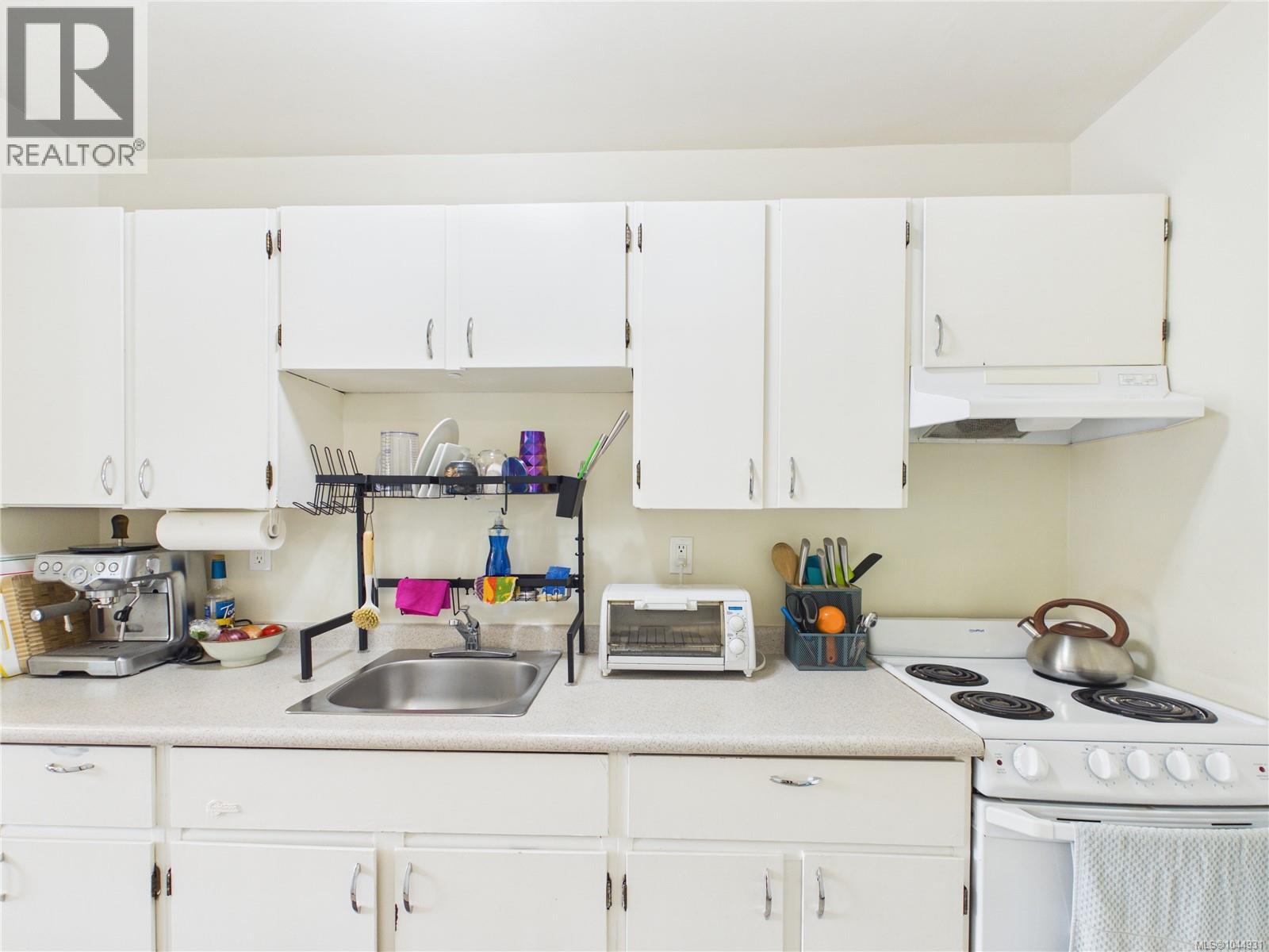 302 3880 Shelbourne St, Victoria, British Columbia  V8P 4H7 - Photo 10 - 1044931
