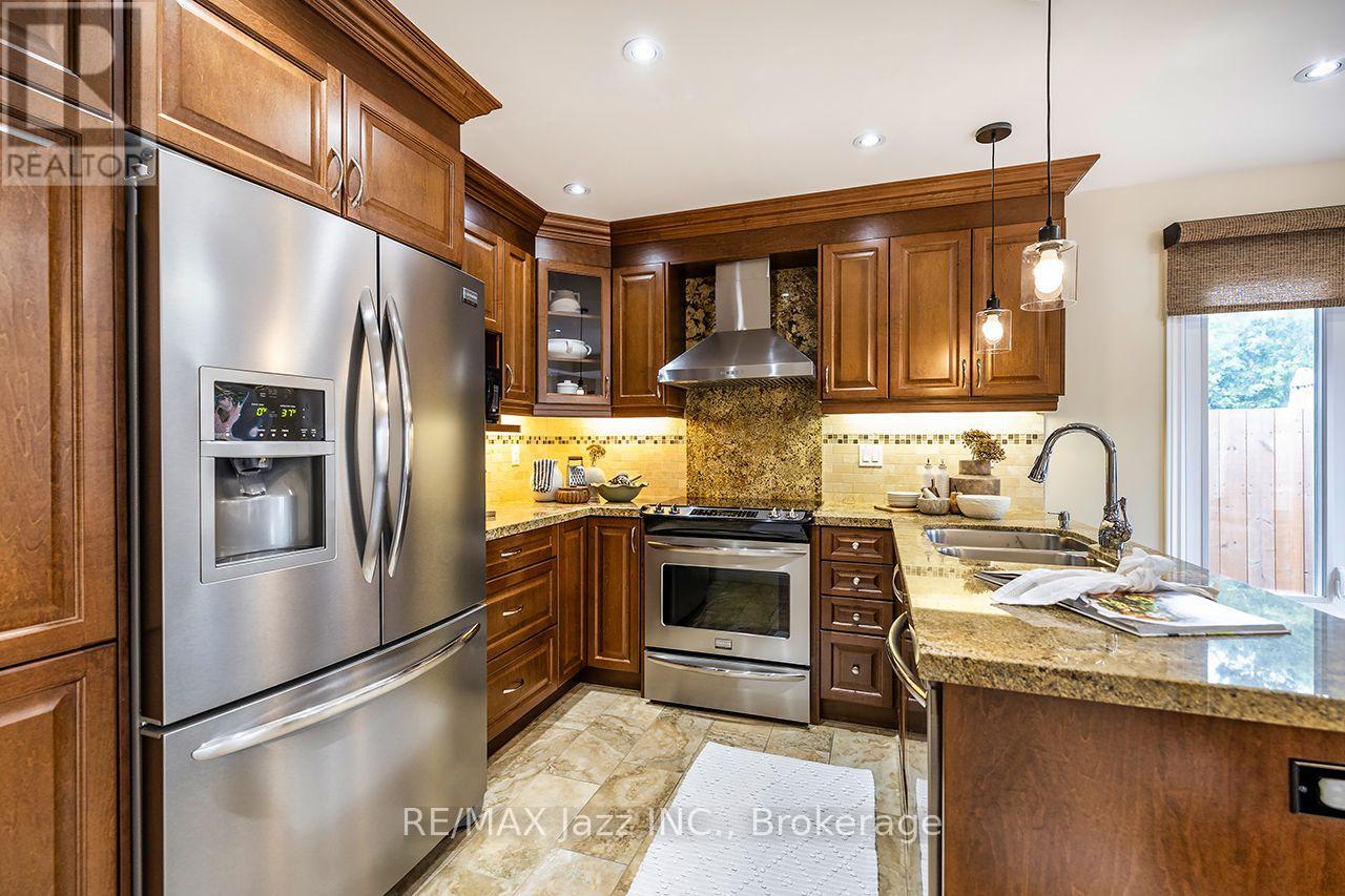 626 Strouds Lane, Pickering, Ontario  L1V 4T3 - Photo 12 - E13658266