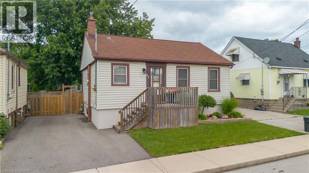 22 East 11th Street, Hamilton, Ontario  L9A 3T2 - Photo 2 - 40851977
