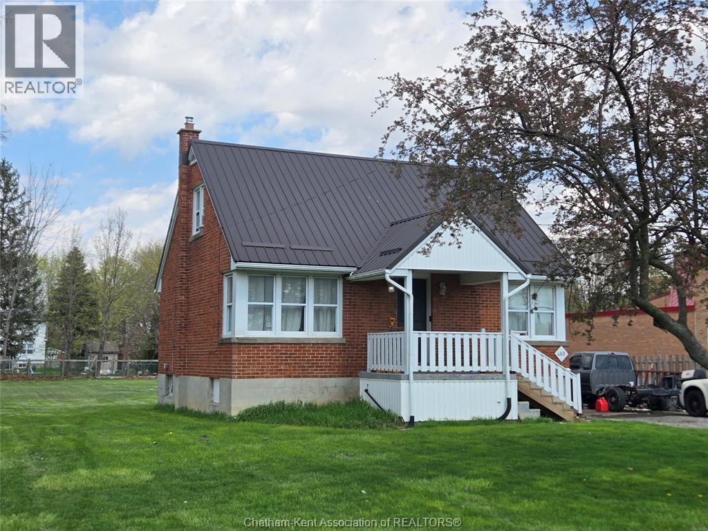MLS# 26019392: 469 St Clair STREET, Chatham, Canada