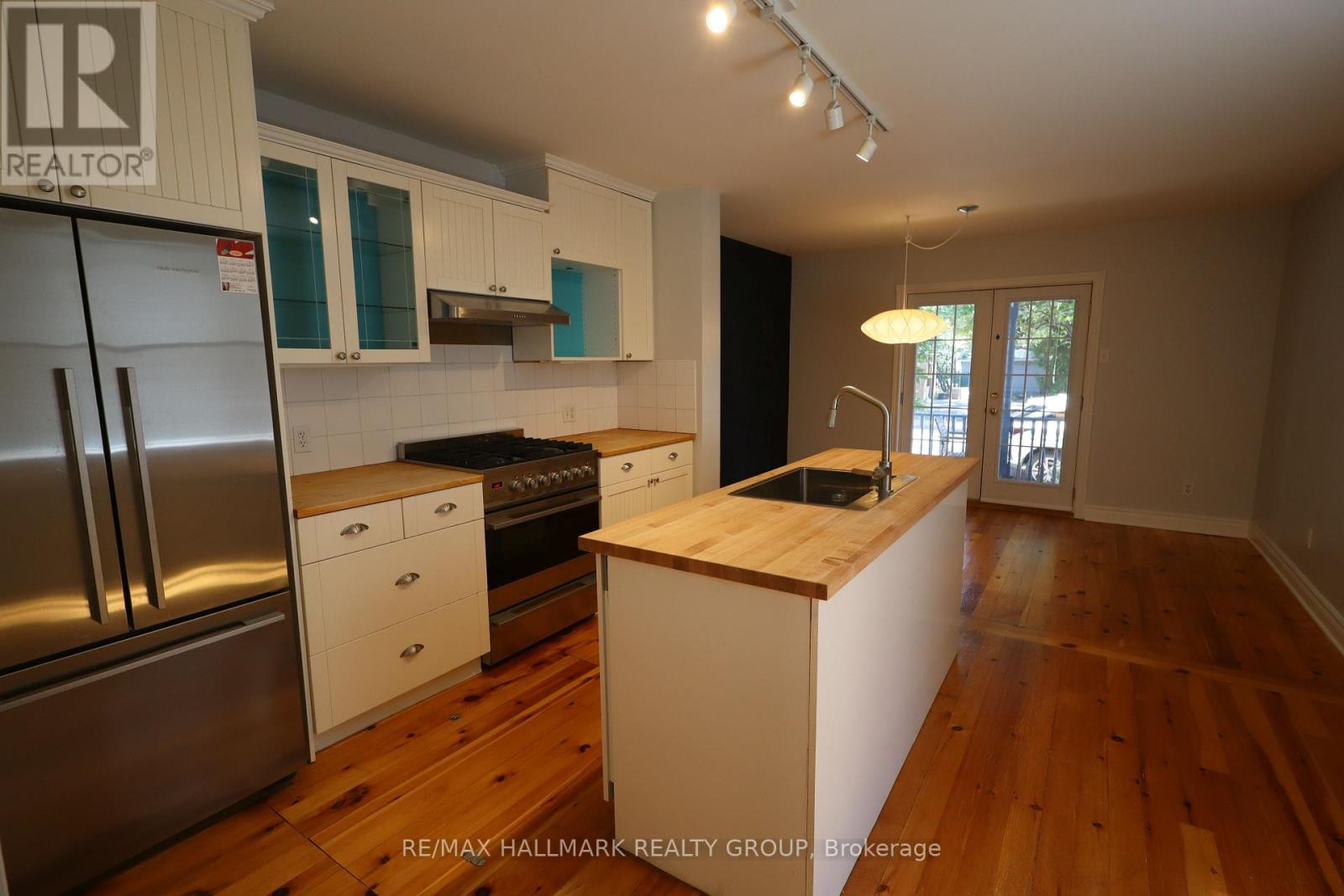 21 Electric Street, Ottawa, Ontario K1M 1X5 - Photo 2 - X13658326