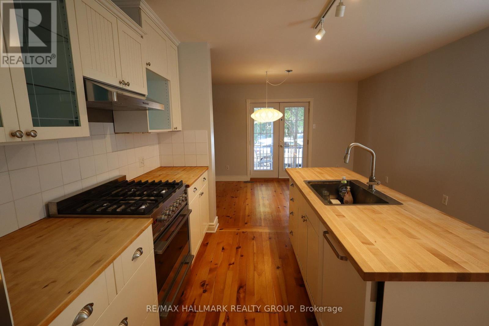 21 Electric Street, Ottawa, Ontario K1M 1X5 - Photo 3 - X13658326