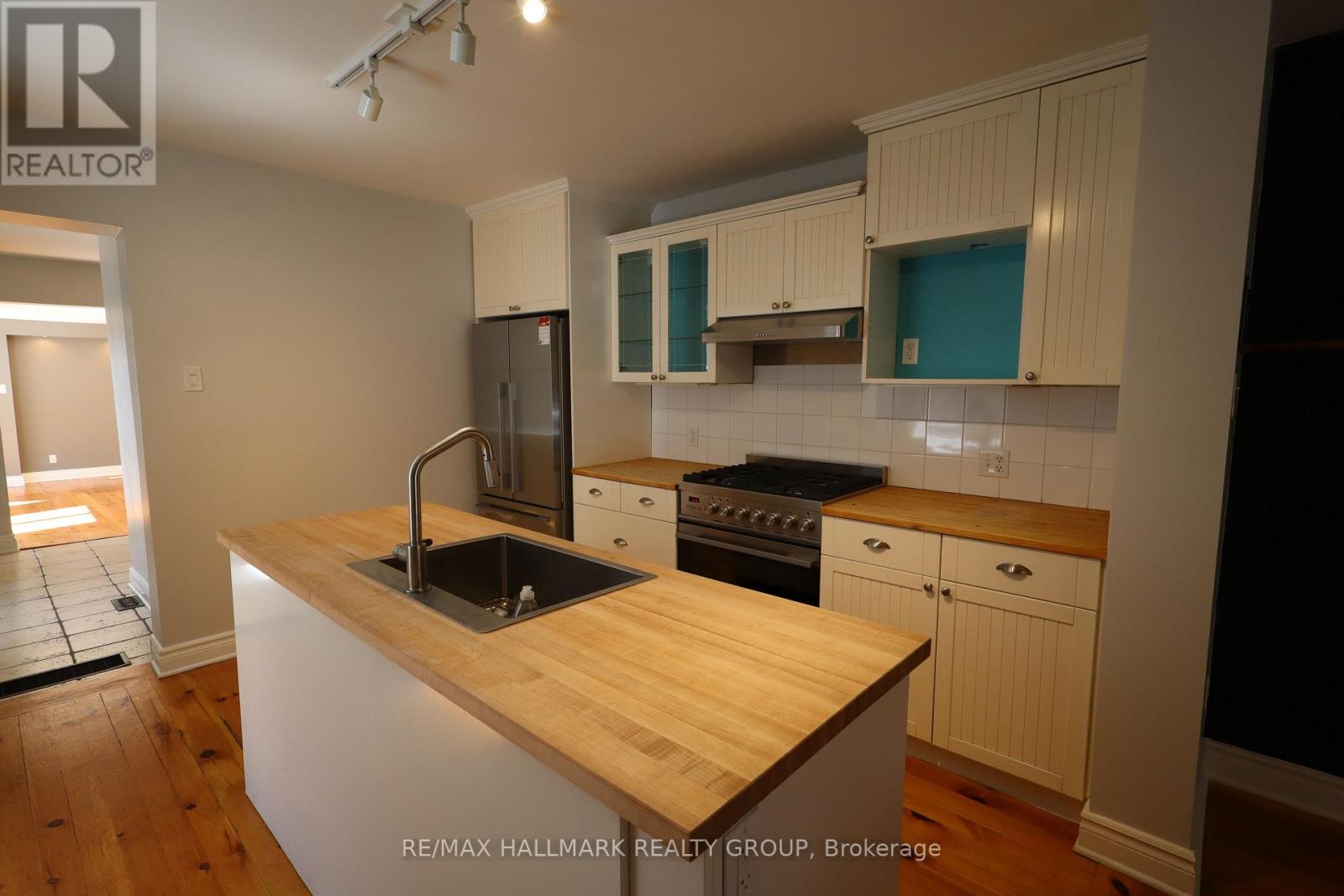 21 Electric Street, Ottawa, Ontario K1M 1X5 - Photo 4 - X13658326