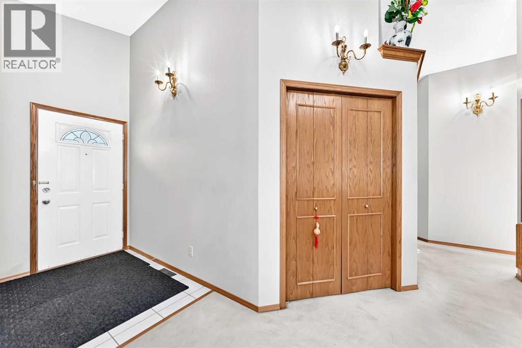 184 Hampshire Circle NW, Calgary, Alberta  T3A 4Y3 - Photo 2 - A2335371
