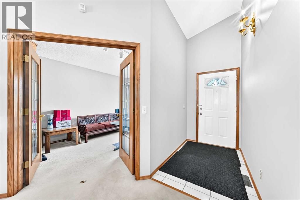 184 Hampshire Circle NW, Calgary, Alberta  T3A 4Y3 - Photo 3 - A2335371