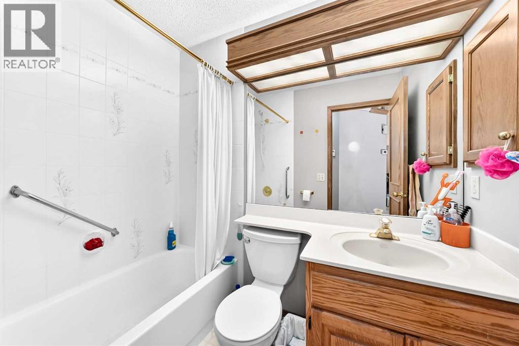 184 Hampshire Circle NW, Calgary, Alberta  T3A 4Y3 - Photo 25 - A2335371