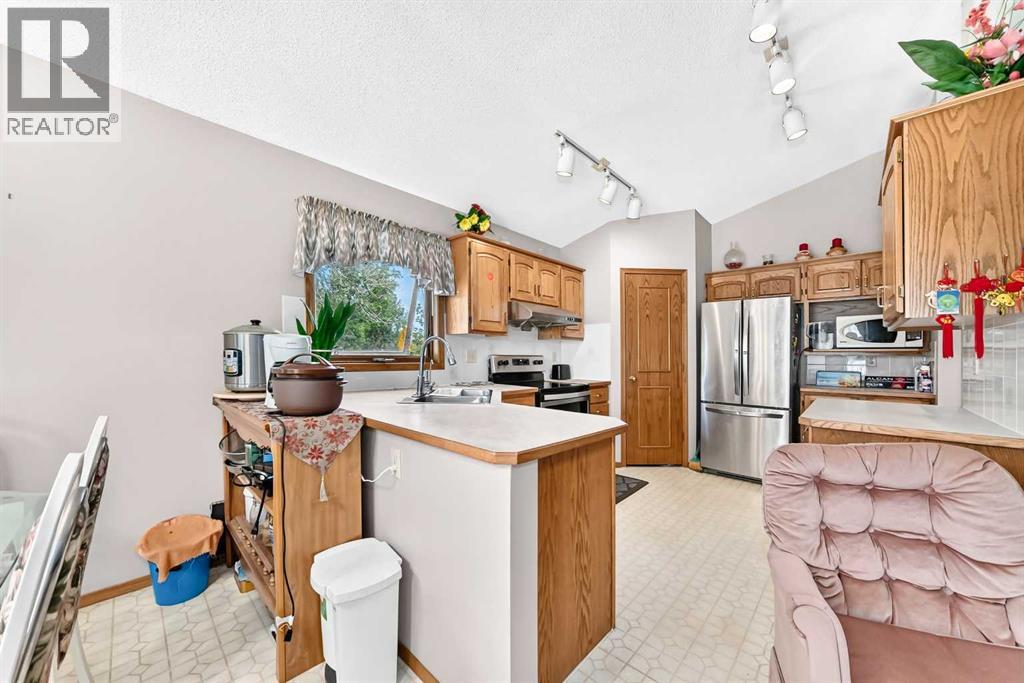 184 Hampshire Circle NW, Calgary, Alberta  T3A 4Y3 - Photo 8 - A2335371
