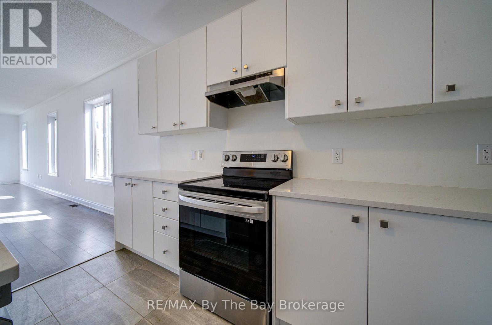 15 Union Boulevard, Wasaga Beach, Ontario  L9Z 0M6 - Photo 7 - S13559896