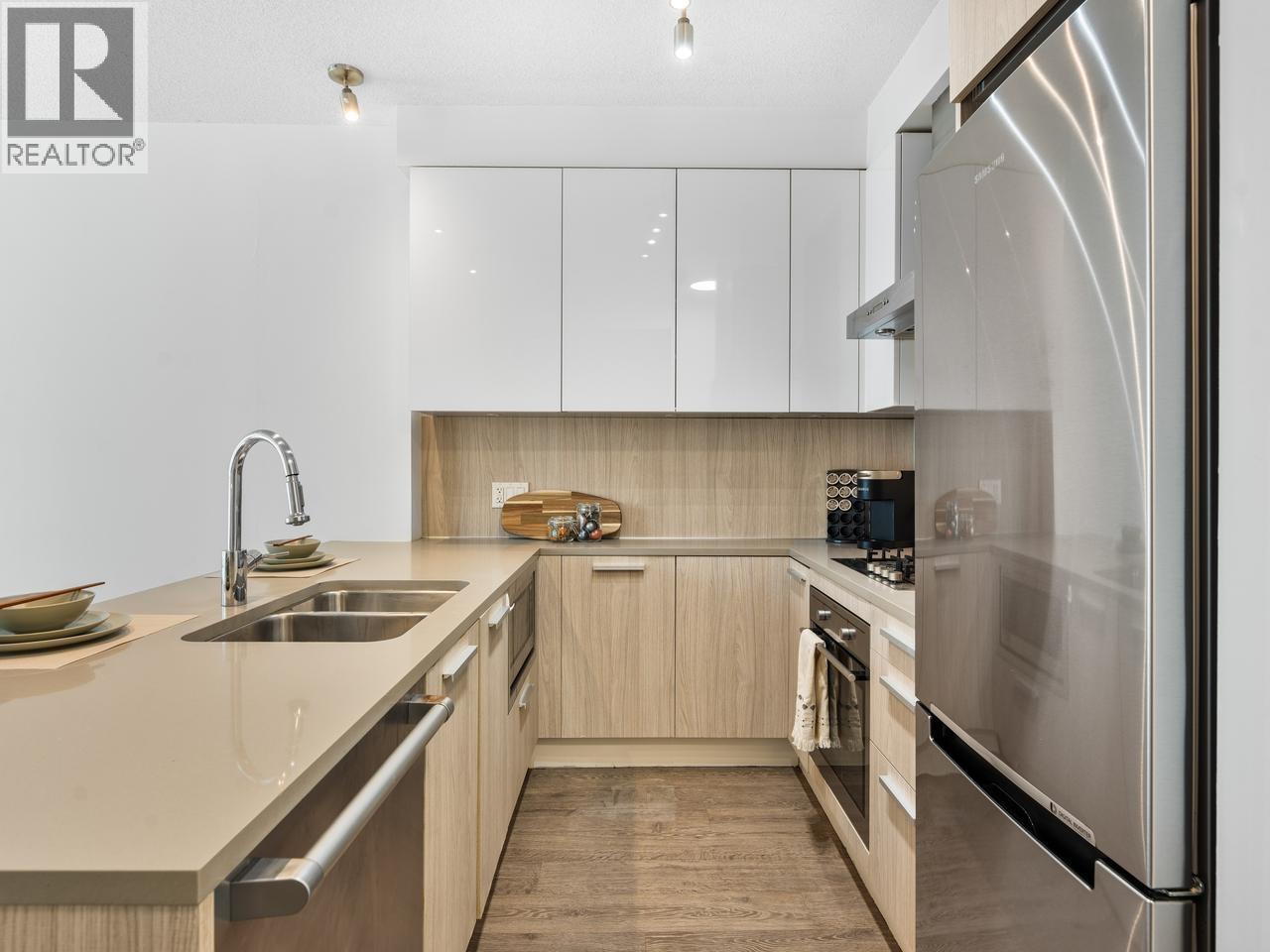 2108 3007 Glen Drive, Coquitlam, British Columbia  V3B 0L8 - Photo 11 - R3154079