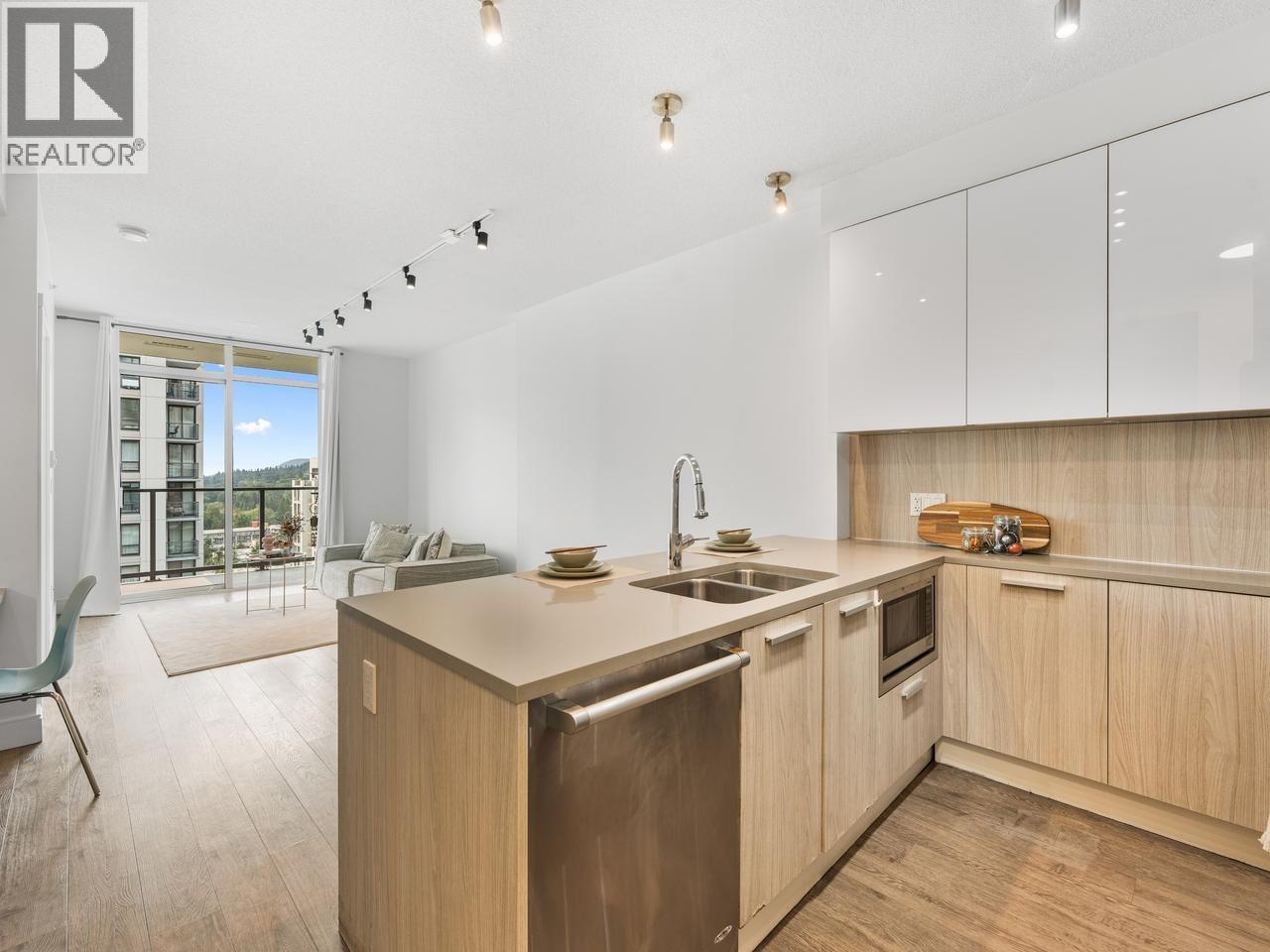 2108 3007 Glen Drive, Coquitlam, British Columbia  V3B 0L8 - Photo 12 - R3154079