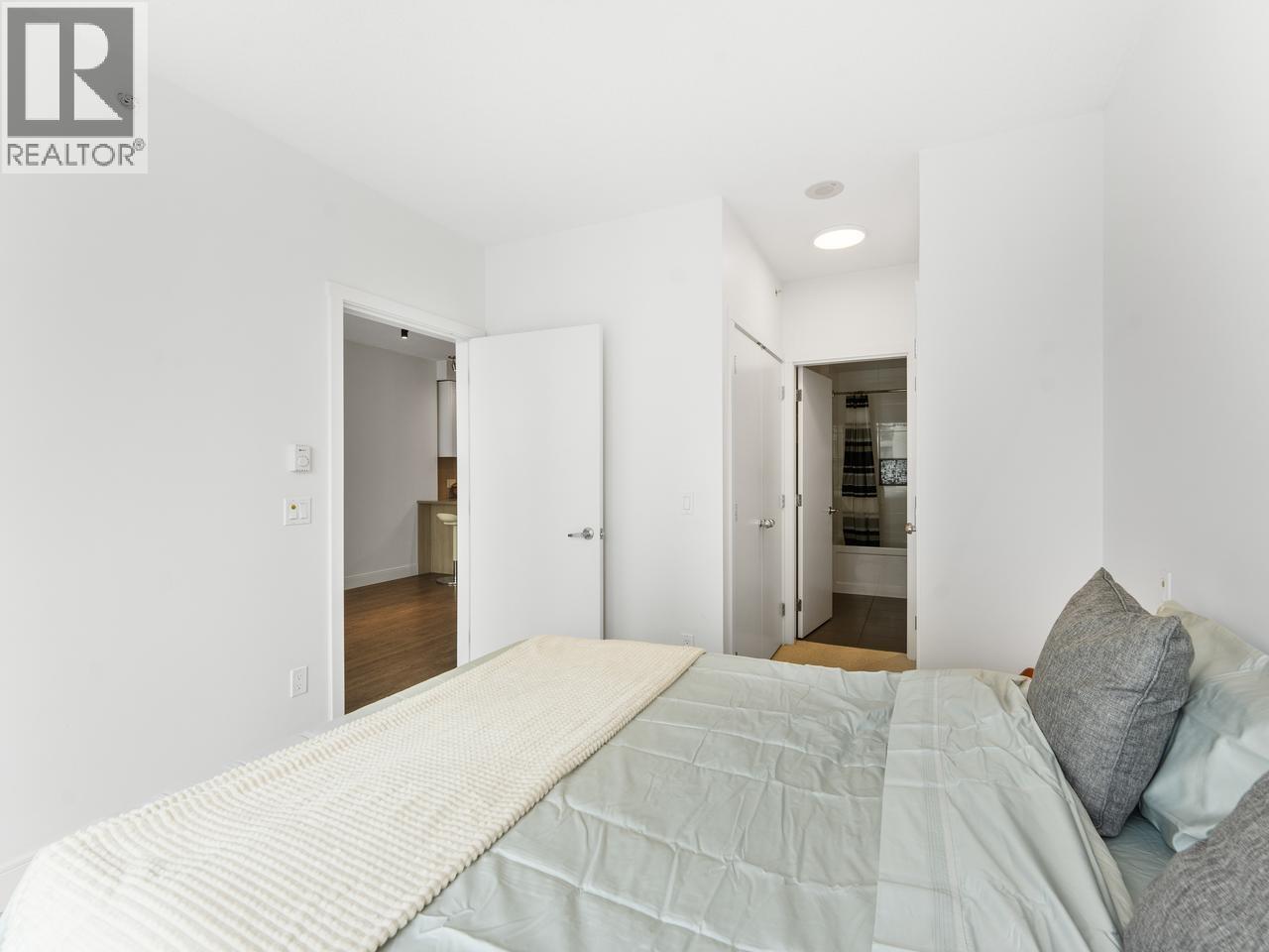 2108 3007 Glen Drive, Coquitlam, British Columbia  V3B 0L8 - Photo 15 - R3154079