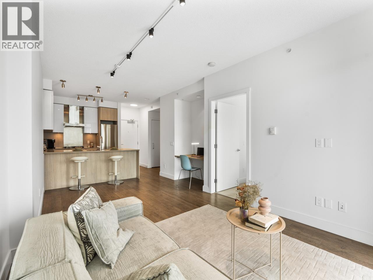 2108 3007 Glen Drive, Coquitlam, British Columbia  V3B 0L8 - Photo 6 - R3154079