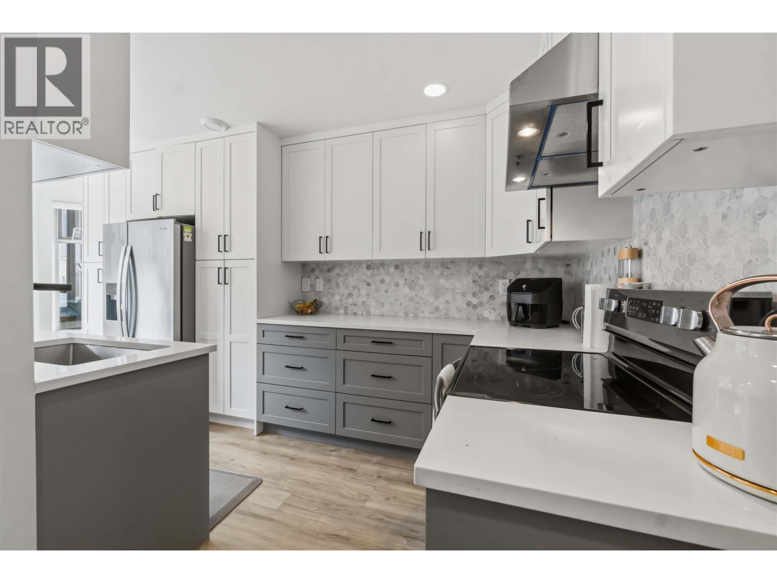17 1195 Falcon Drive, Coquitlam, British Columbia  V3E 2H1 - Photo 3 - R3154087