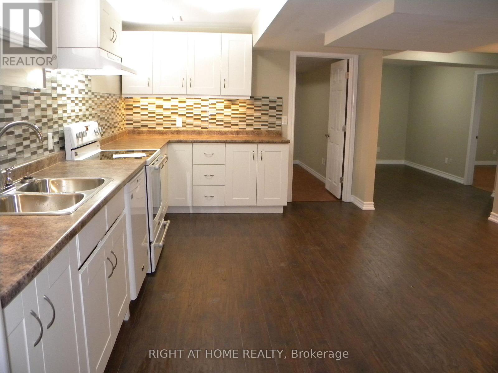 B - 42 Westminster Circle, Barrie, Ontario  L4M 0A4 - Photo 6 - S13556614