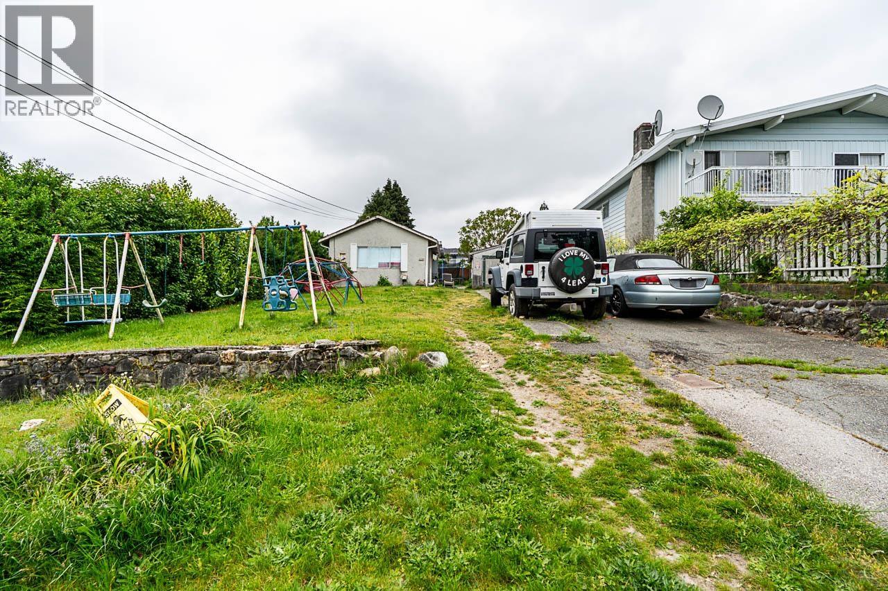 2233 EDINBURGH STREET, New Westminster, British Columbia