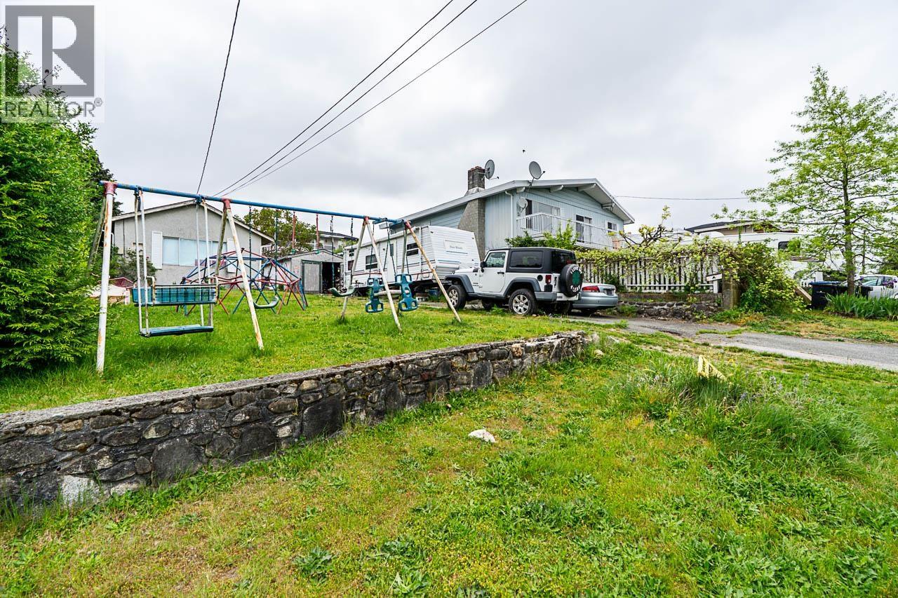 2233 Edinburgh Street, New Westminster, British Columbia V3M 2Y2 - Photo 2 - R3154106