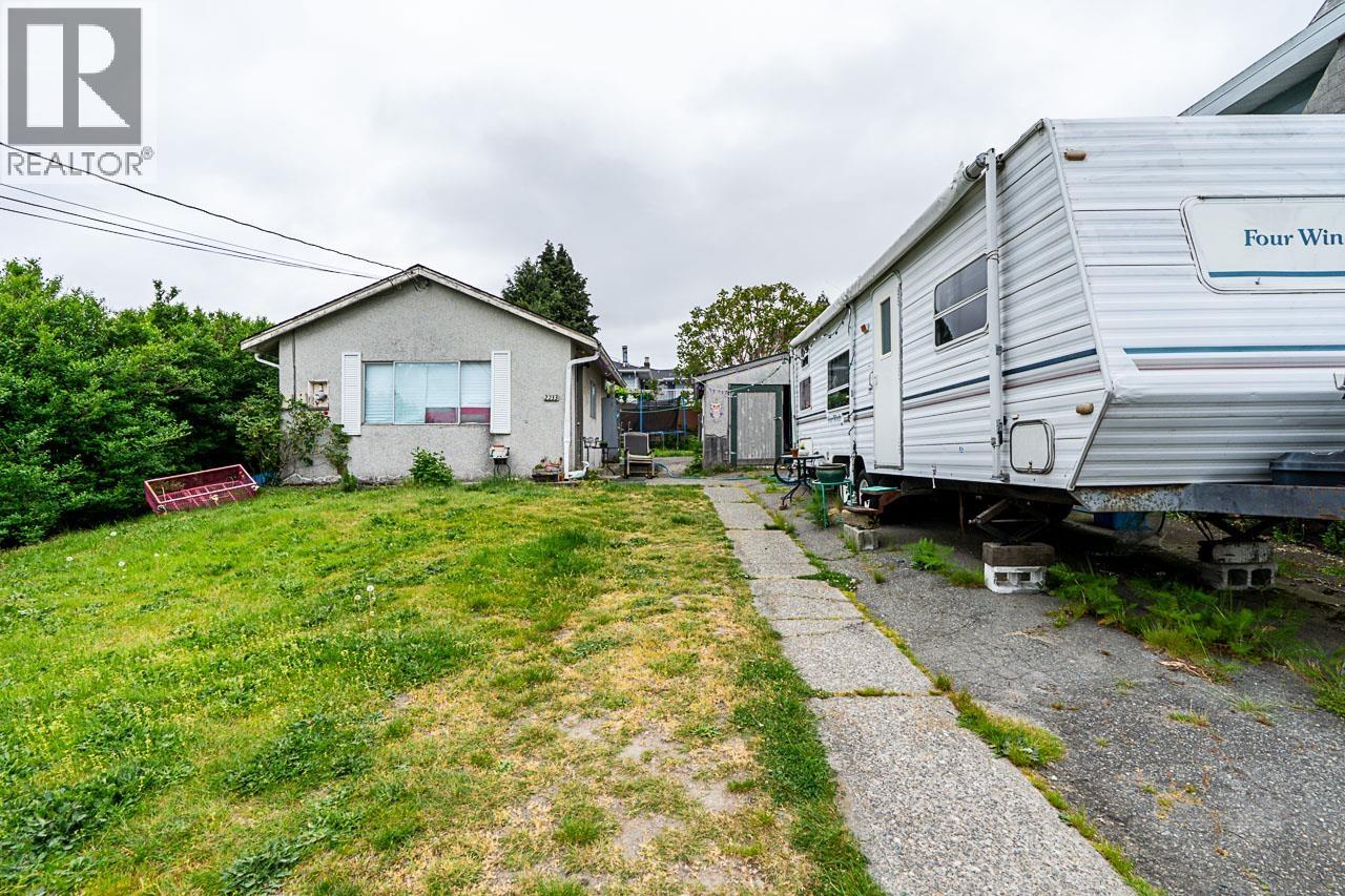 2233 Edinburgh Street, New Westminster, British Columbia V3M 2Y2 - Photo 4 - R3154106