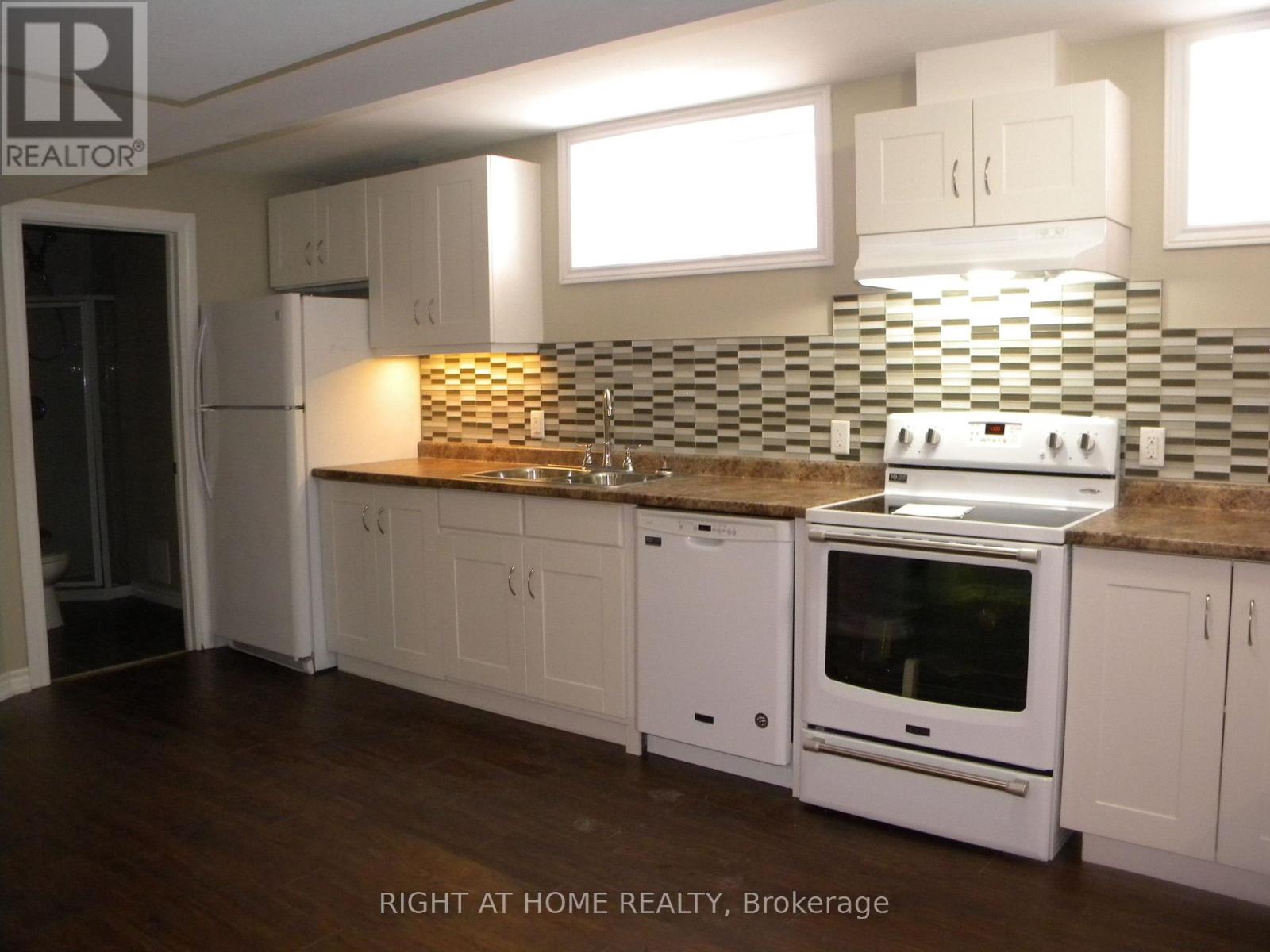 B - 42 Westminster Circle, Barrie, Ontario  L4M 0A4 - Photo 2 - S13556614