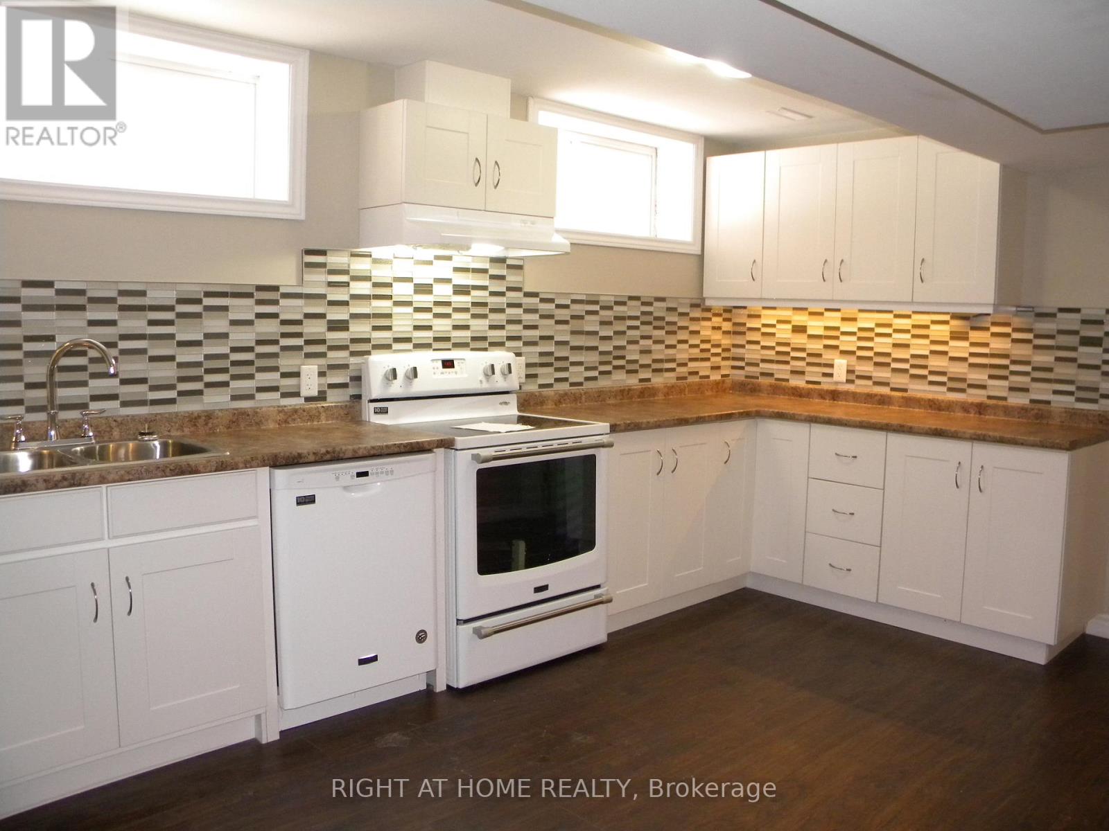 B - 42 Westminster Circle, Barrie, Ontario  L4M 0A4 - Photo 4 - S13556614