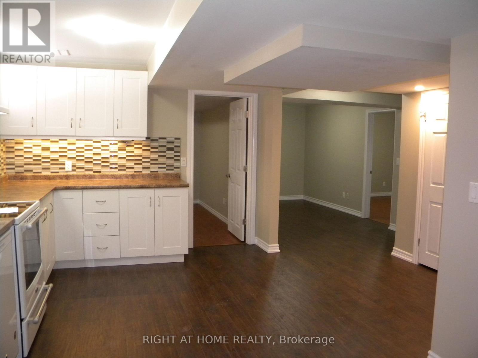 B - 42 Westminster Circle, Barrie, Ontario  L4M 0A4 - Photo 5 - S13556614