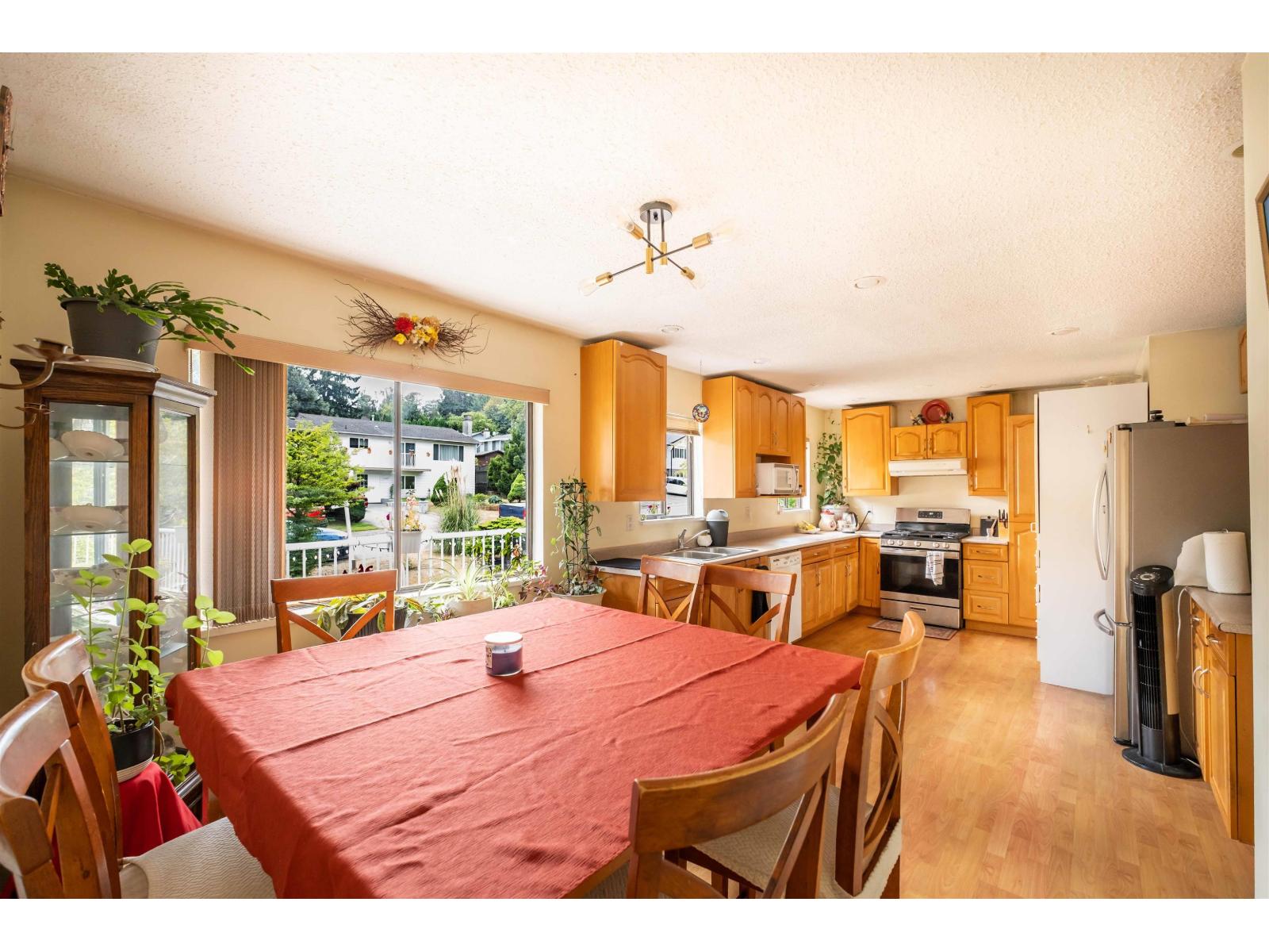 13389 Crestview Drive, Surrey, British Columbia  V3R 6V3 - Photo 6 - R3152998