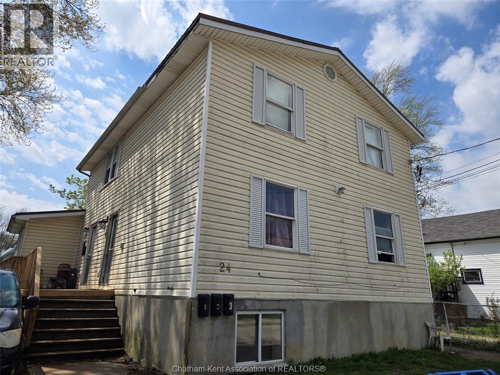 MLS# 26019398: 24 Foster STREET, Chatham, Canada
