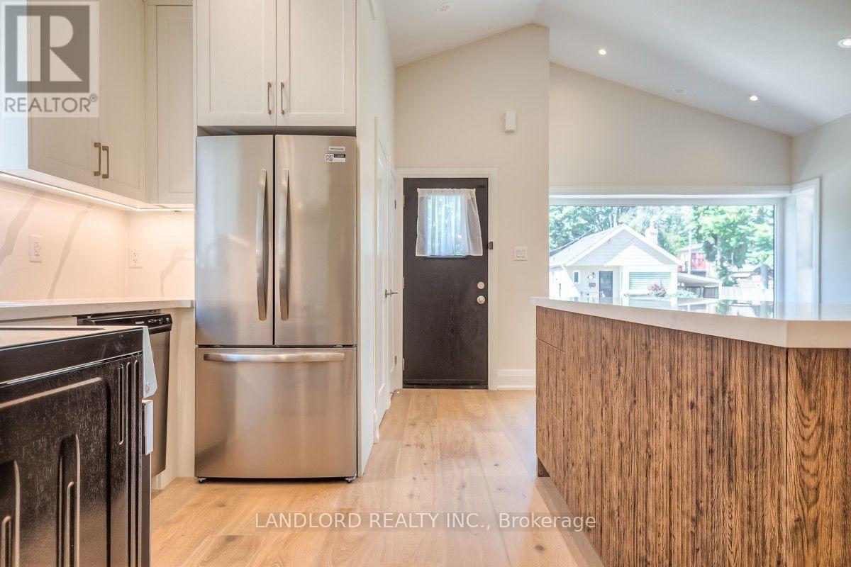 29 Hutton Avenue, Toronto, Ontario  M4C 3L2 - Photo 10 - E13658308