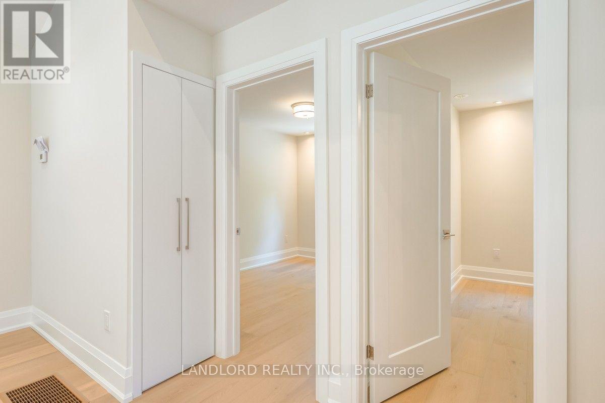 29 Hutton Avenue, Toronto, Ontario  M4C 3L2 - Photo 11 - E13658308