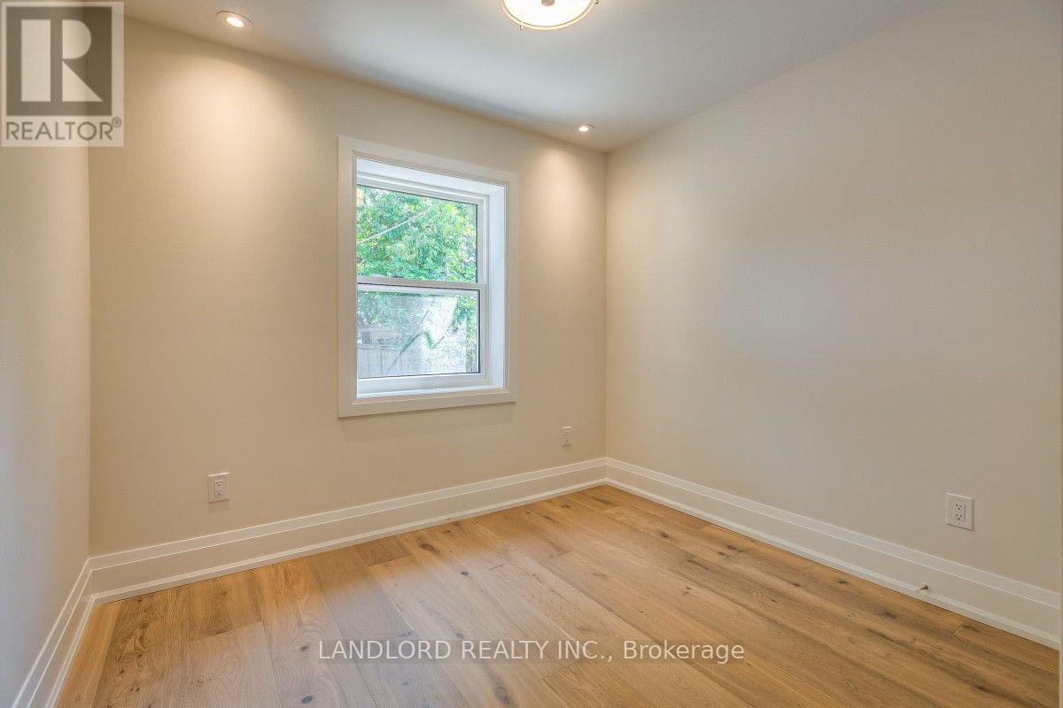 29 Hutton Avenue, Toronto, Ontario  M4C 3L2 - Photo 14 - E13658308