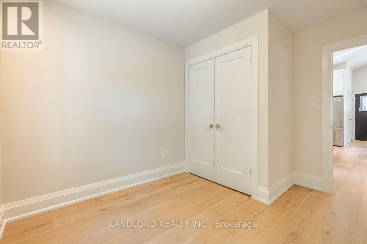 29 Hutton Avenue, Toronto, Ontario  M4C 3L2 - Photo 15 - E13658308