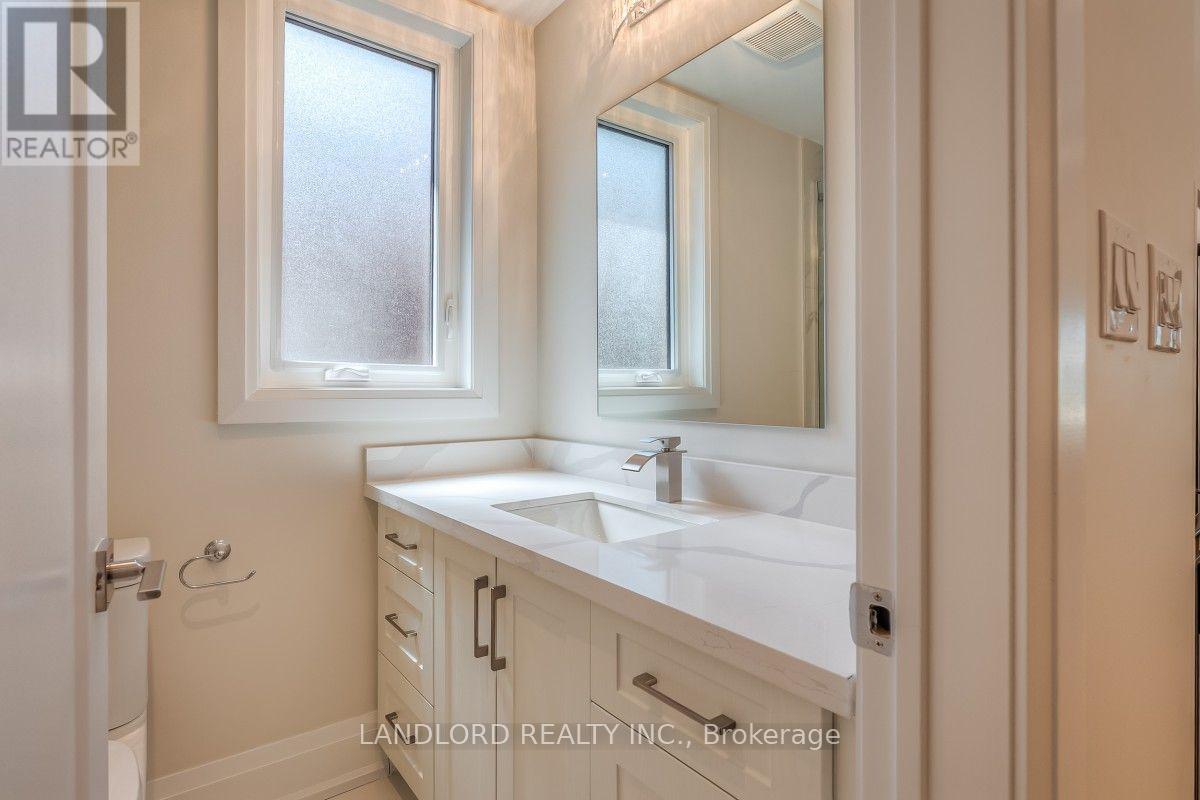 29 Hutton Avenue, Toronto, Ontario  M4C 3L2 - Photo 16 - E13658308