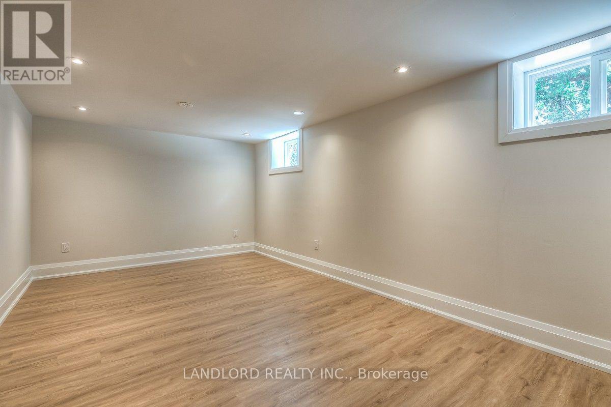 29 Hutton Avenue, Toronto, Ontario  M4C 3L2 - Photo 19 - E13658308