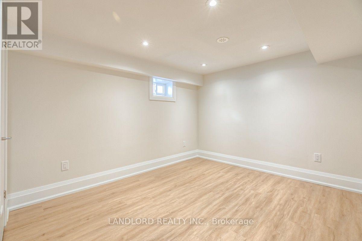 29 Hutton Avenue, Toronto, Ontario  M4C 3L2 - Photo 21 - E13658308