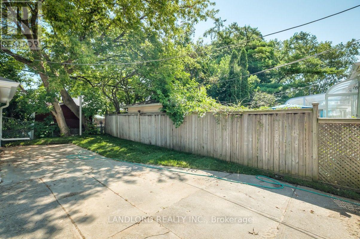 29 Hutton Avenue, Toronto, Ontario  M4C 3L2 - Photo 28 - E13658308