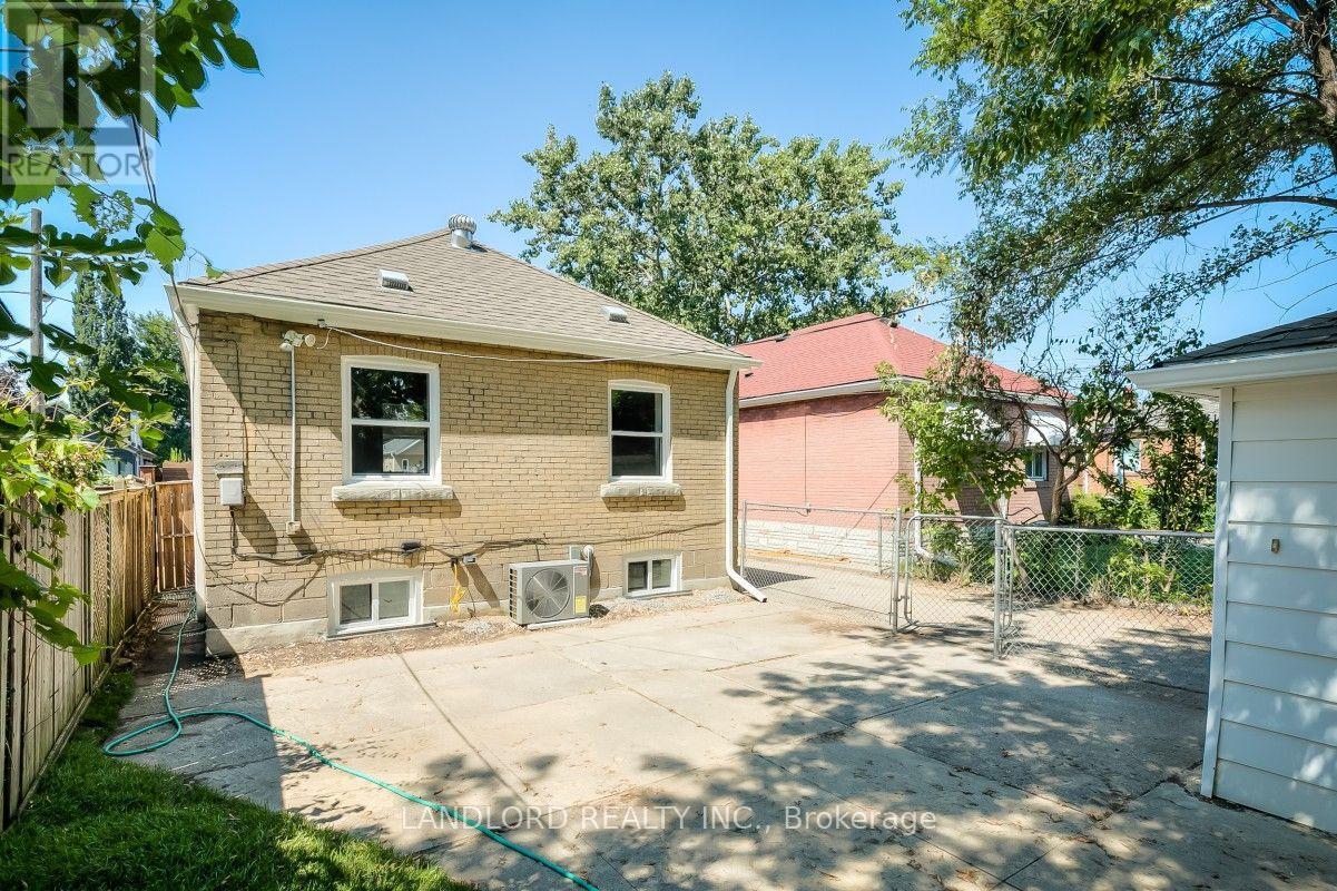 29 Hutton Avenue, Toronto, Ontario  M4C 3L2 - Photo 29 - E13658308