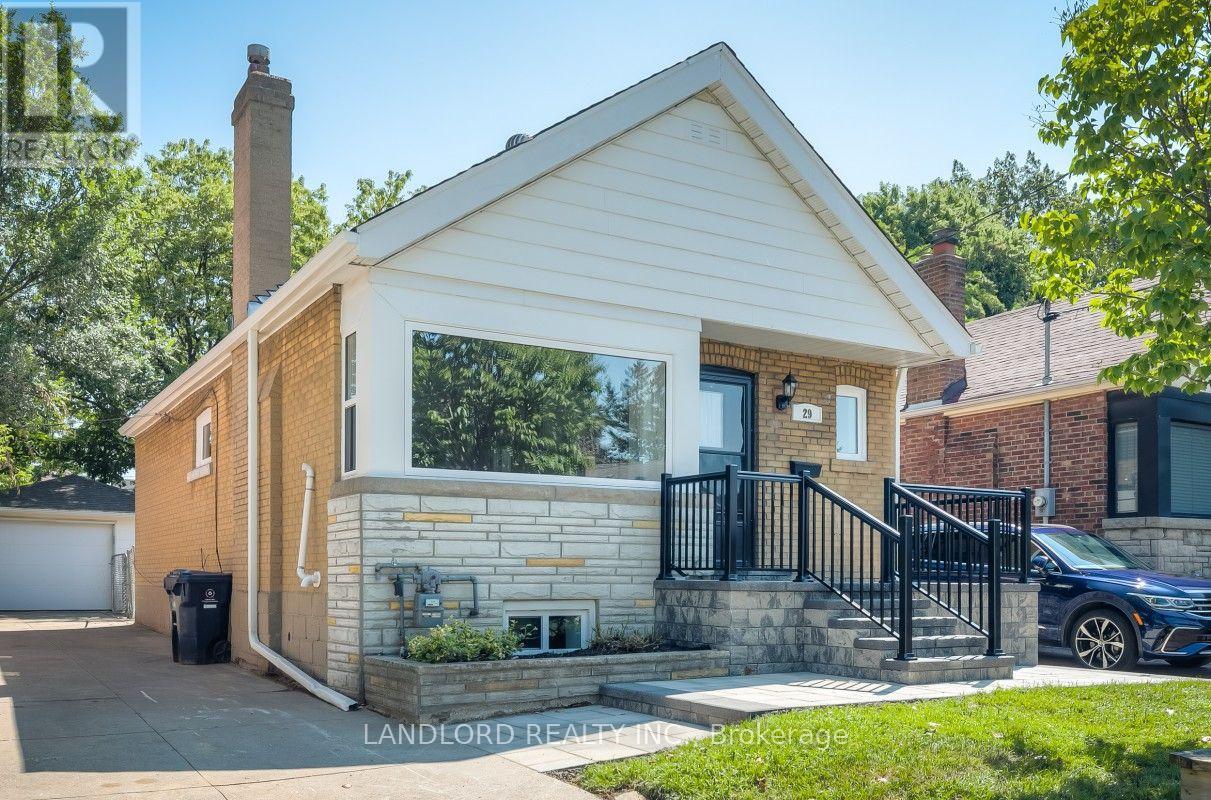 29 Hutton Avenue, Toronto, Ontario  M4C 3L2 - Photo 32 - E13658308