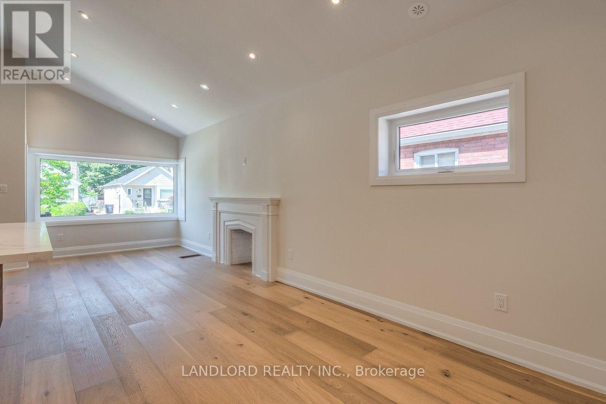 29 Hutton Avenue, Toronto, Ontario  M4C 3L2 - Photo 5 - E13658308