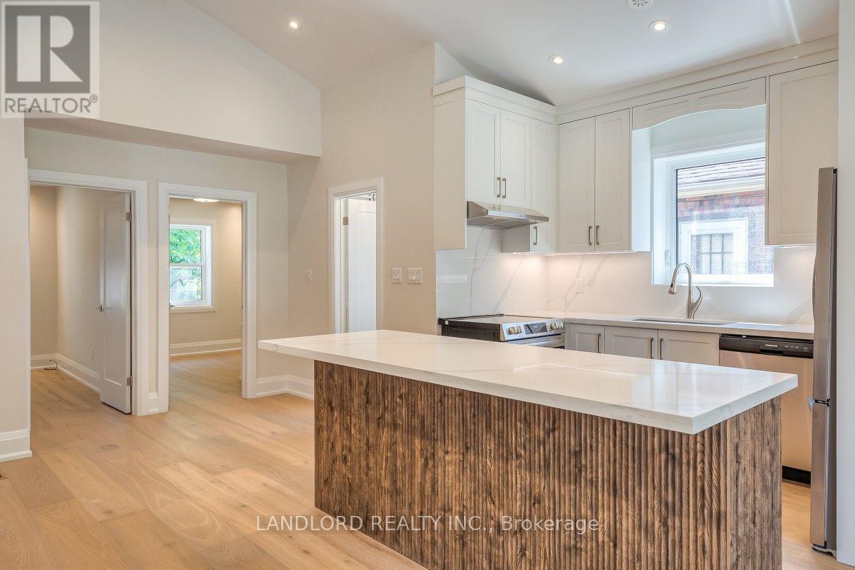 29 Hutton Avenue, Toronto, Ontario  M4C 3L2 - Photo 6 - E13658308