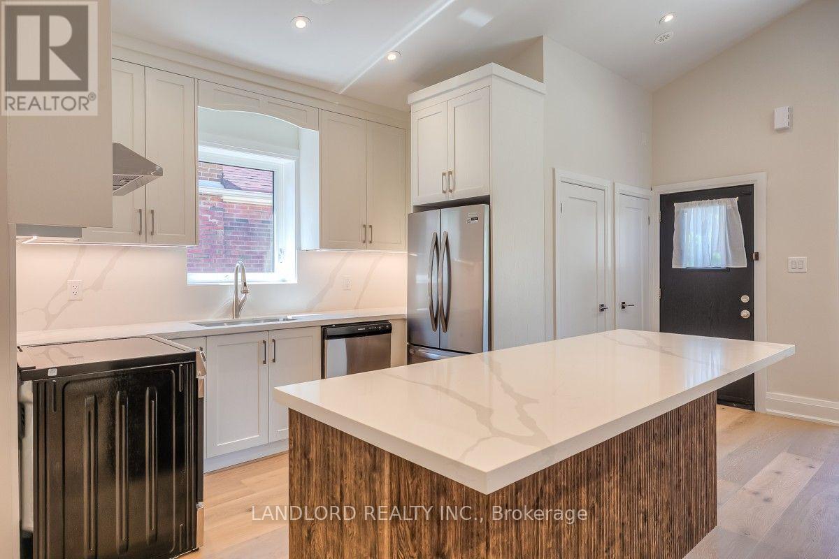 29 Hutton Avenue, Toronto, Ontario  M4C 3L2 - Photo 7 - E13658308