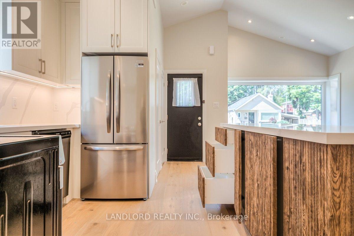 29 Hutton Avenue, Toronto, Ontario  M4C 3L2 - Photo 9 - E13658308