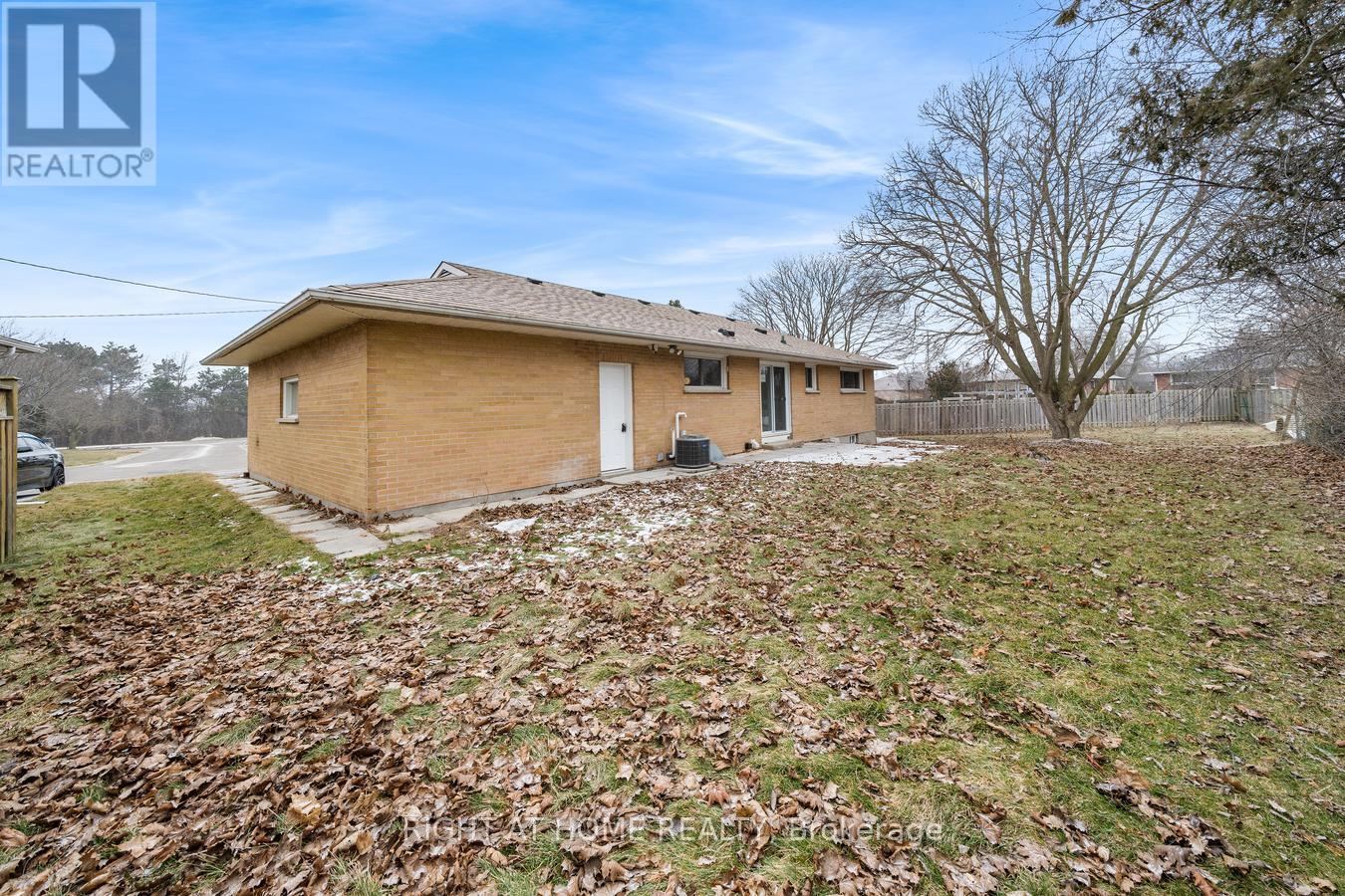 Lower - 582 Carlyle Court, Oshawa, Ontario L1H 6S2 - Photo 12 - E13658374