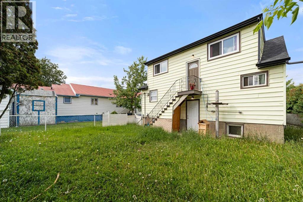 5219 50 Avenue, Camrose, Alberta  T4V 0T1 - Photo 4 - A2322100