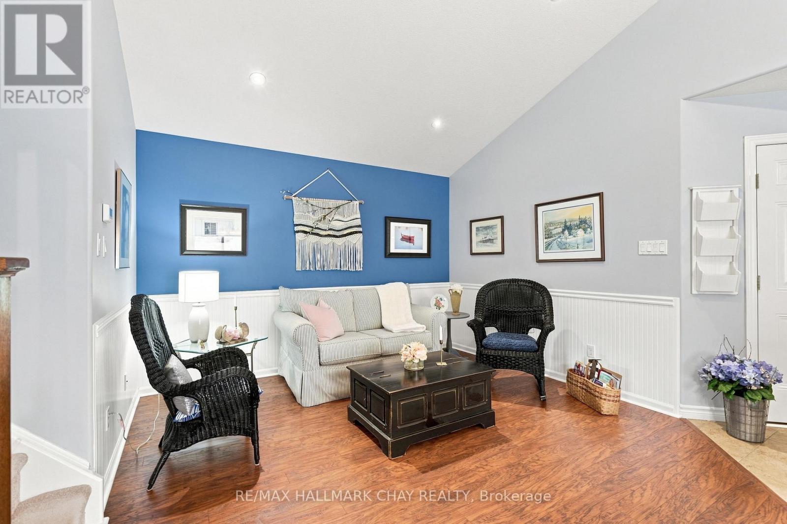 23 Banting Crescent, Essa, Ontario  L0M 1B6 - Photo 13 - N13658280