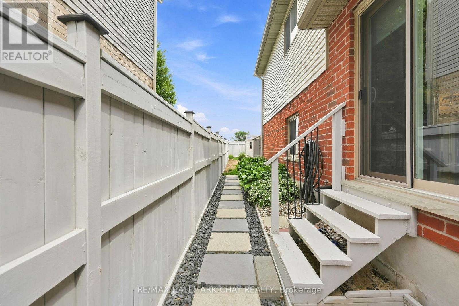 23 Banting Crescent, Essa, Ontario  L0M 1B6 - Photo 37 - N13658280