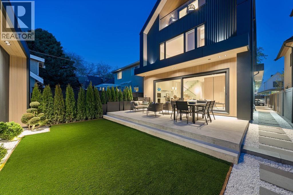 2 2935 W 15TH AVENUE, Vancouver, British Columbia