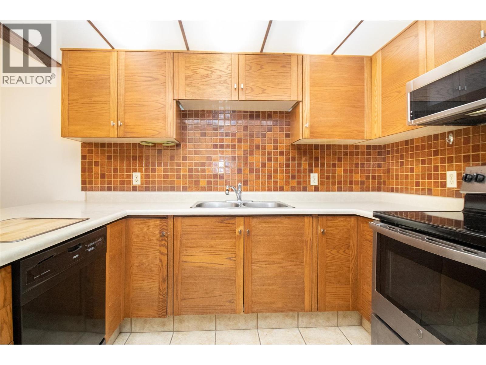 1075 Bernard Avenue Unit# 303, Kelowna, British Columbia  V1Y 6P7 - Photo 10 - 10397114