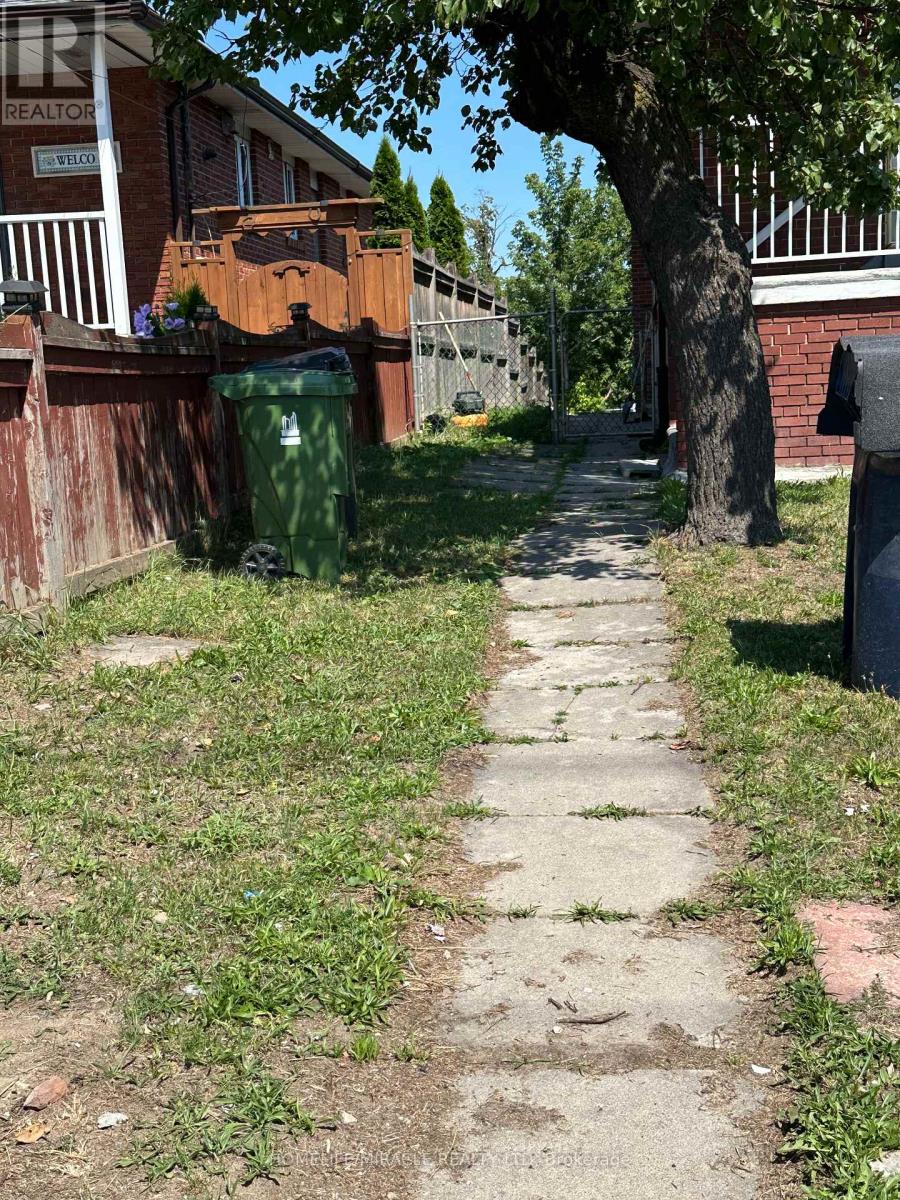 2931 Islington Avenue, Toronto, Ontario  M9L 2K3 - Photo 1 - W13658252