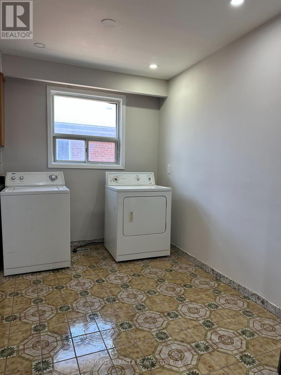 2931 Islington Avenue, Toronto, Ontario  M9L 2K3 - Photo 10 - W13658252
